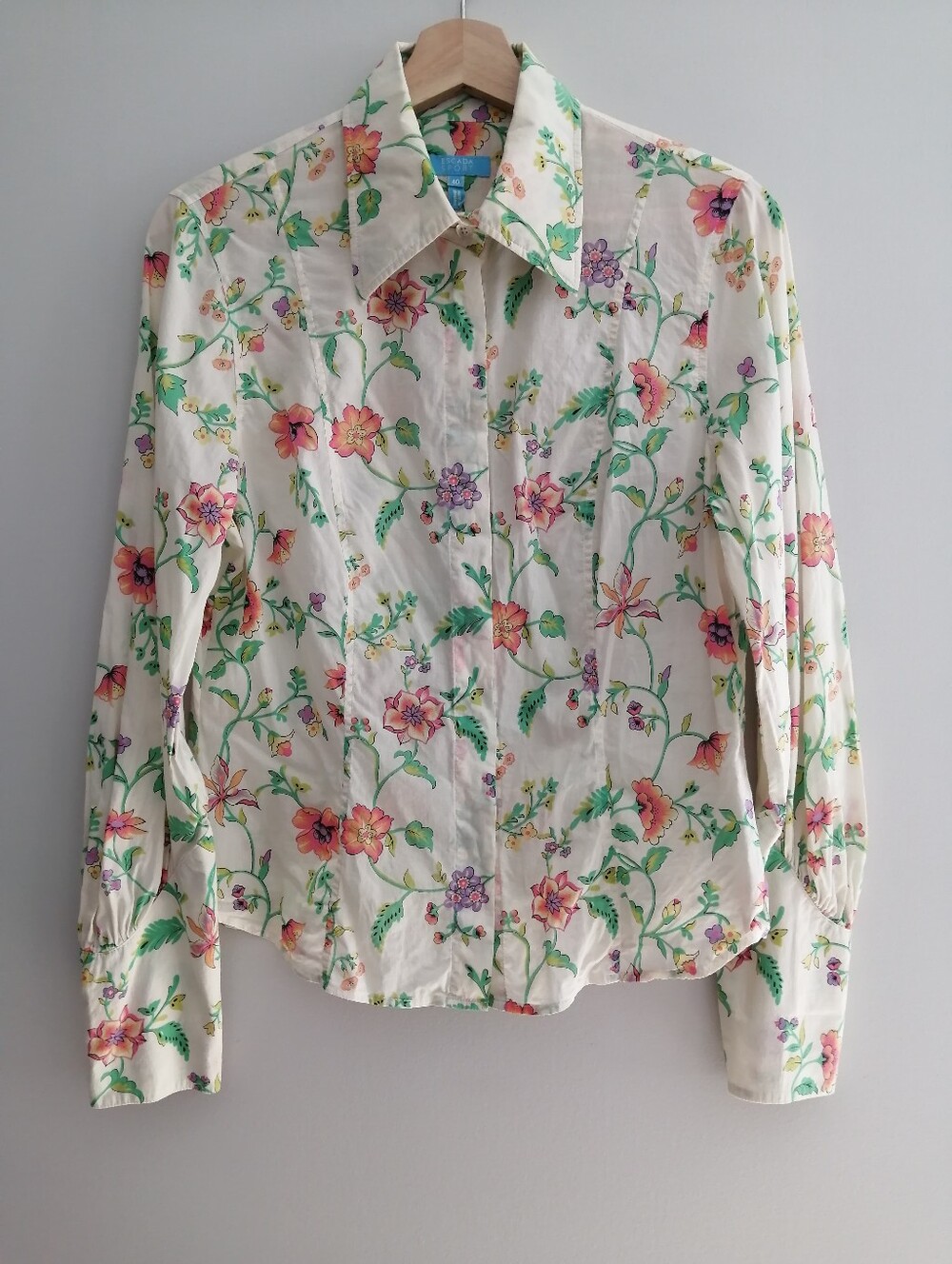 Escada Sport Floral Button Up Blouse Elongated Cuffs GE 40 (Medium or 8/10 US)